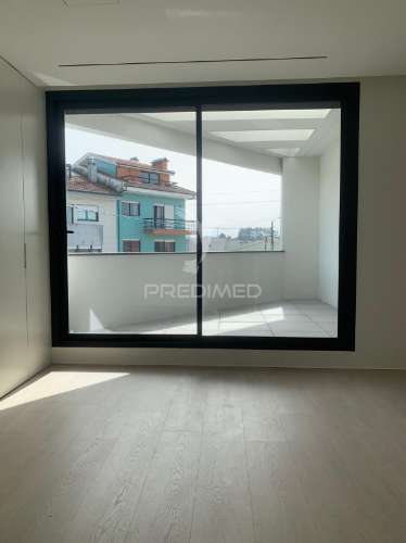 Moradia independente v4 na madalena