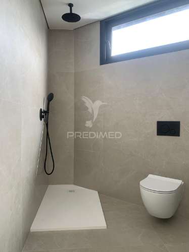 Moradia independente v4 na madalena