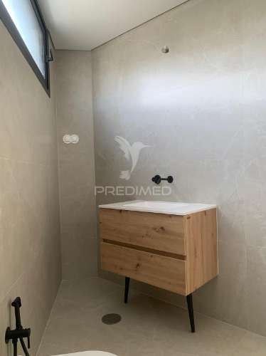 Moradia independente v4 na madalena