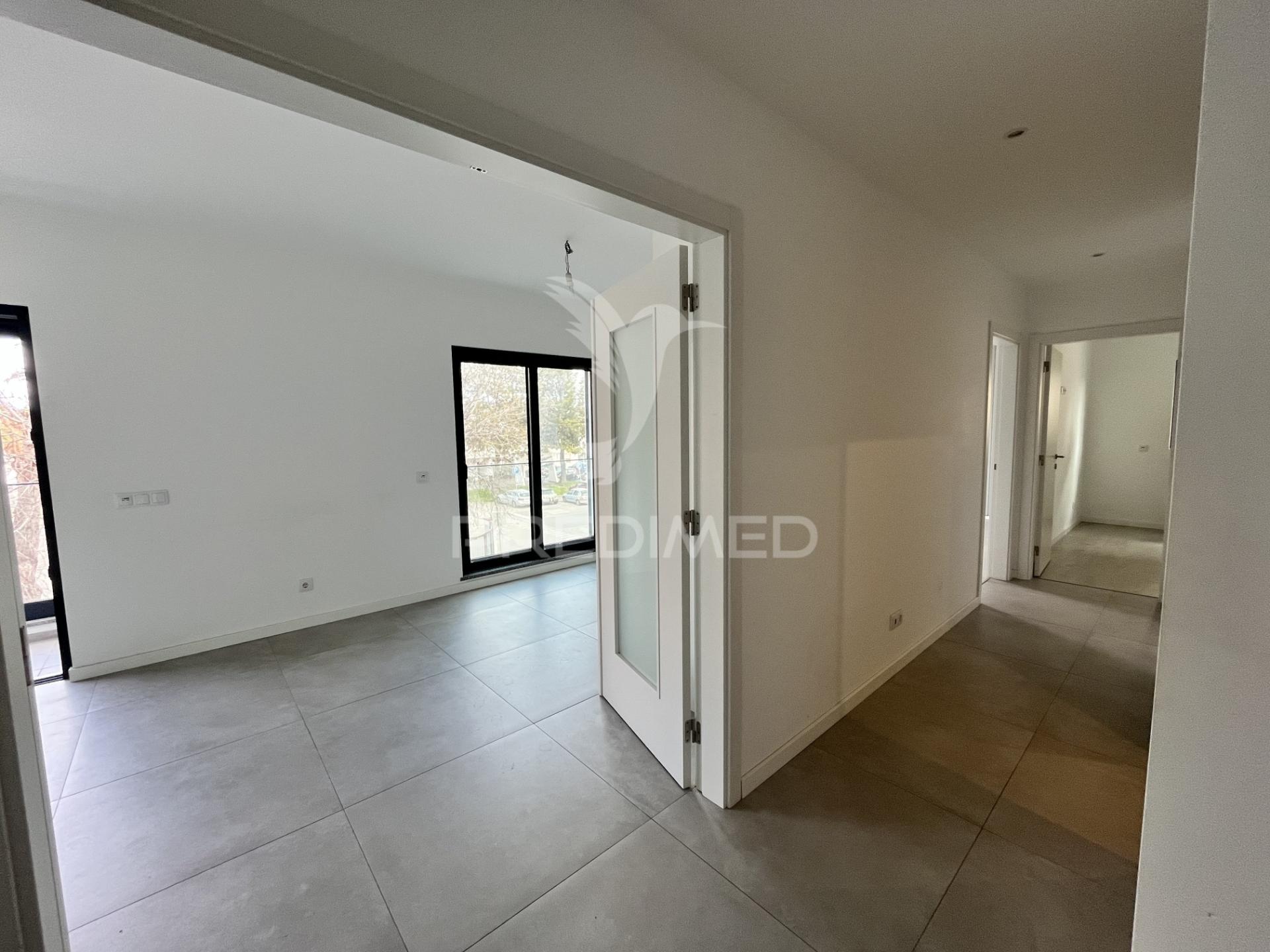 Arrendamento de apartamento t2 moderno em olhão