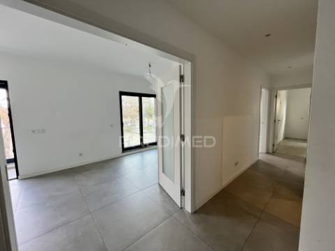 Arrendamento de apartamento t2 moderno em olhão