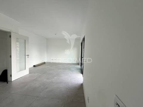 Arrendamento de apartamento t2 moderno em olhão