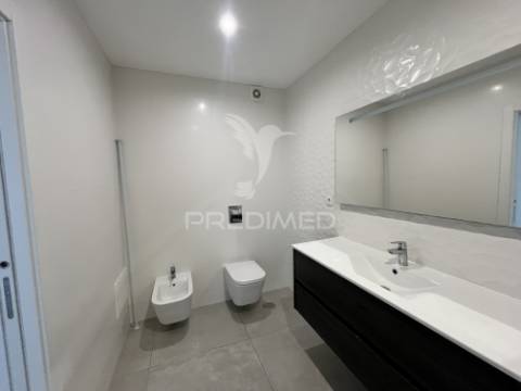 Arrendamento de apartamento t2 moderno em olhão