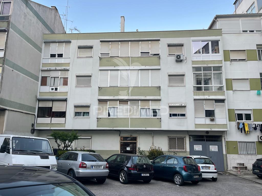 Apartamento t2 na cova da piedade – localização estratégica e excelente potencial