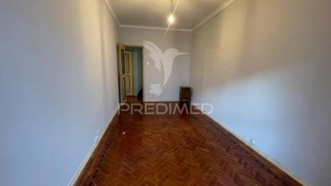 Apartamento t2 na cova da piedade – localização estratégica e excelente potencial