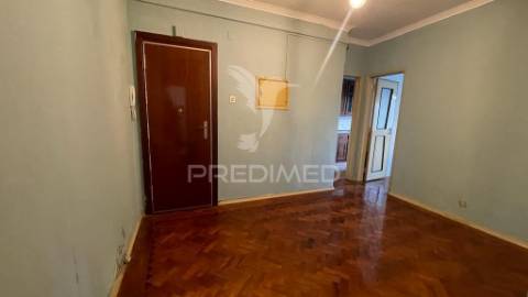 Apartamento t2 na cova da piedade – localização estratégica e excelente potencial