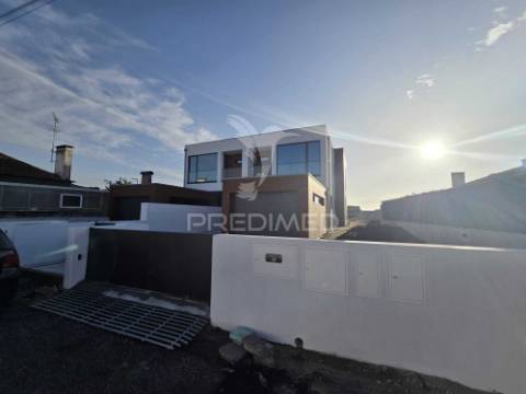 Moradia t4 em aradas