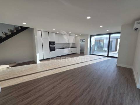 Moradia t4 em aradas