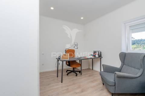 Moradia t4 com piscina em sobral de monte agraço