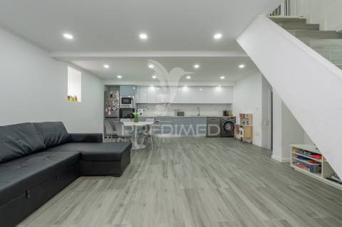 Moradia t4 com piscina em sobral de monte agraço