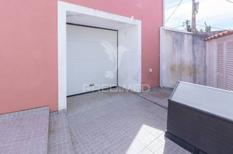 Moradia t4 com piscina em sobral de monte agraço