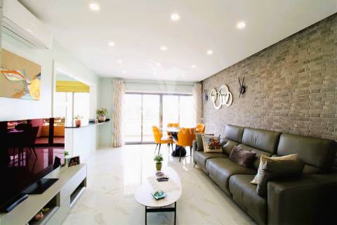 Viva o sonho na praia da rocha: t1 com piscina e garagem