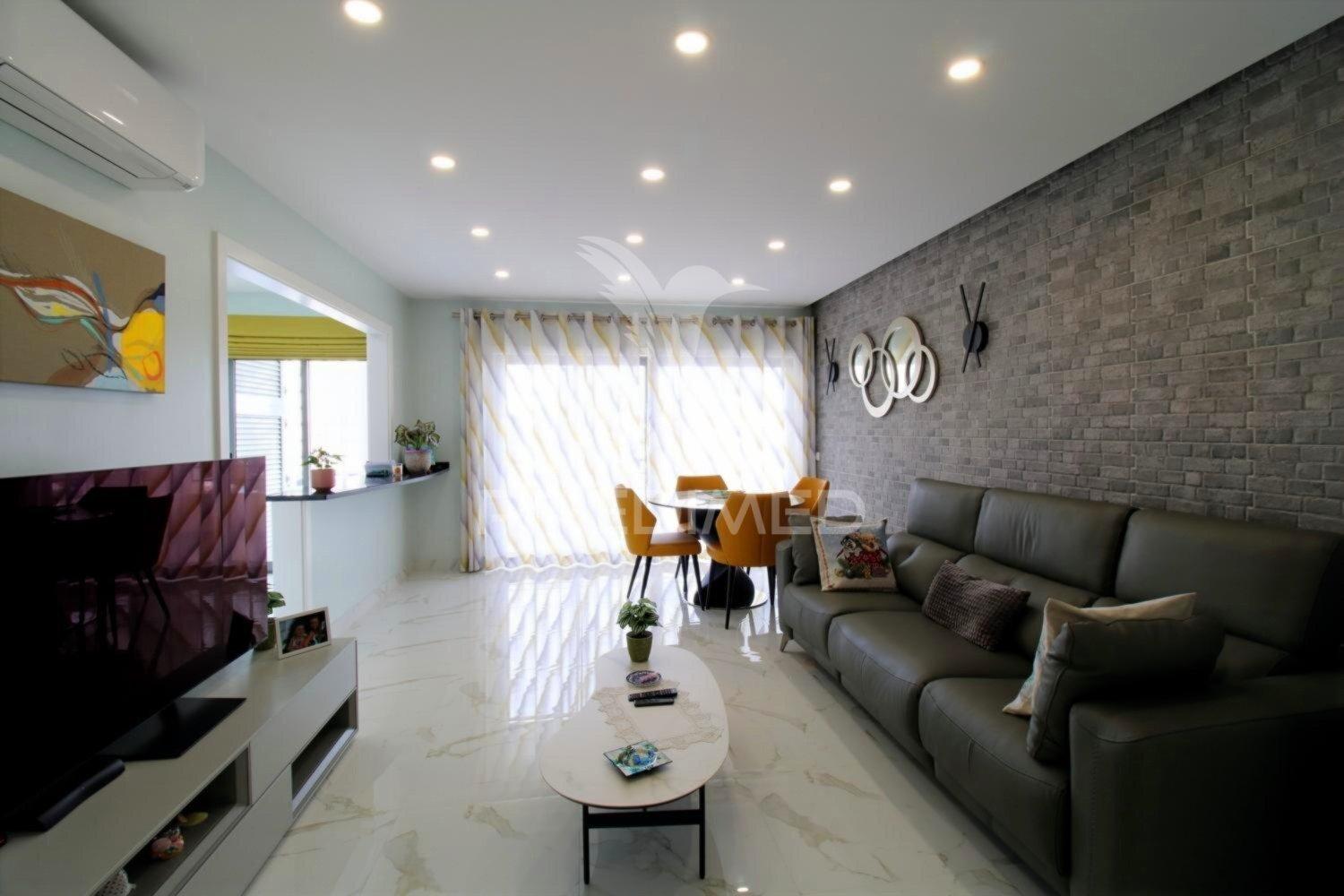 Viva o sonho na praia da rocha: t1 com piscina e garagem