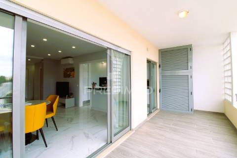 Viva o sonho na praia da rocha: t1 com piscina e garagem