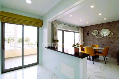 Viva o sonho na praia da rocha: t1 com piscina e garagem