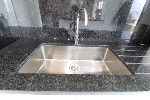 Viva o sonho na praia da rocha: t1 com piscina e garagem