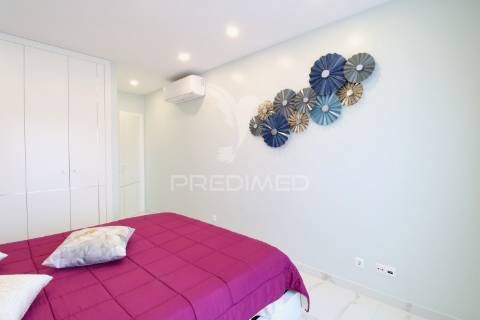 Viva o sonho na praia da rocha: t1 com piscina e garagem