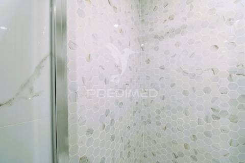 Viva o sonho na praia da rocha: t1 com piscina e garagem