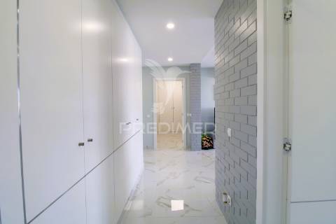 Viva o sonho na praia da rocha: t1 com piscina e garagem