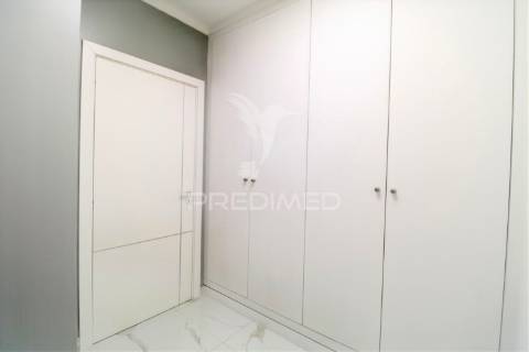 Viva o sonho na praia da rocha: t1 com piscina e garagem