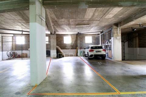 Viva o sonho na praia da rocha: t1 com piscina e garagem