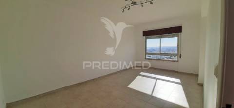 Apartamento t3 remodelado com 2 wc, vista magnífica de rio!