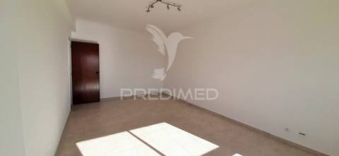 Apartamento t3 remodelado com 2 wc, vista magnífica de rio!