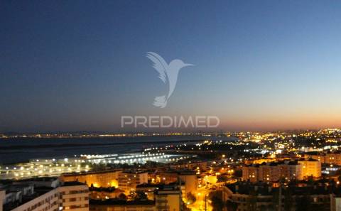 Apartamento t3 remodelado com 2 wc, vista magnífica de rio!