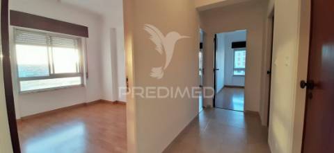 Apartamento t3 remodelado com 2 wc, vista magnífica de rio!