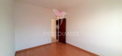 Apartamento t3 remodelado com 2 wc, vista magnífica de rio!