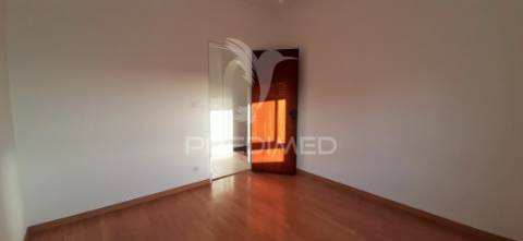 Apartamento t3 remodelado com 2 wc, vista magnífica de rio!