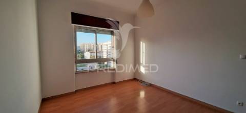 Apartamento t3 remodelado com 2 wc, vista magnífica de rio!