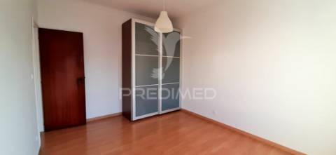 Apartamento t3 remodelado com 2 wc, vista magnífica de rio!