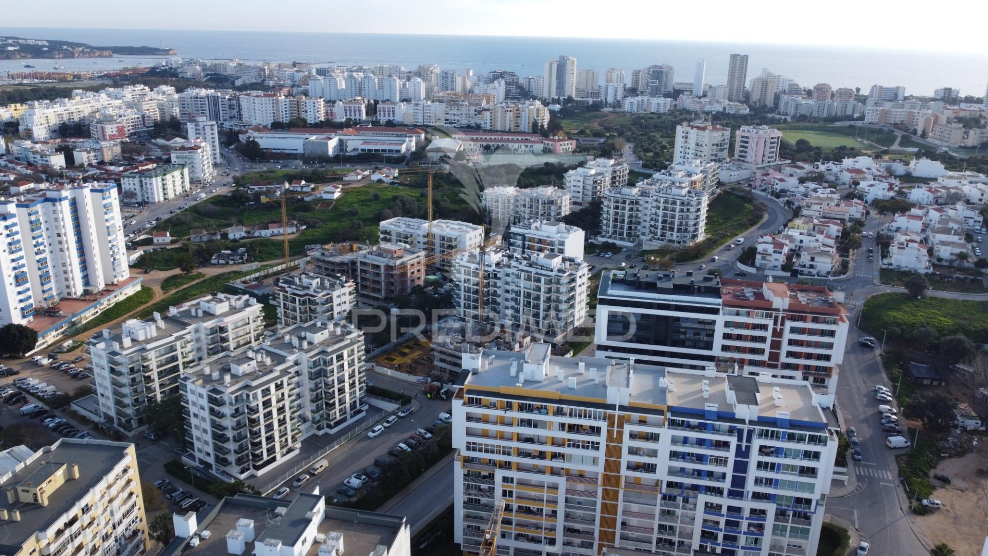 Apartamento t2 com piscina em condomínio fechado, alto do quintão