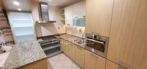 Apartamento t2 com piscina em condomínio fechado, alto do quintão