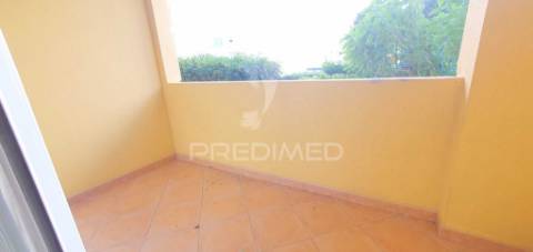 Apartamento t2 com piscina em condomínio fechado, alto do quintão