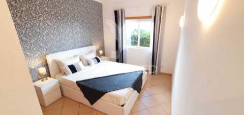 Apartamento t2 com piscina em condomínio fechado, alto do quintão