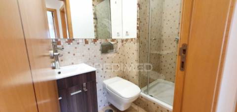 Apartamento t2 com piscina em condomínio fechado, alto do quintão