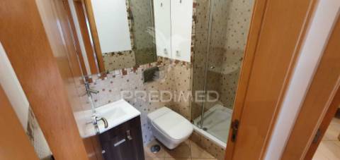 Apartamento t2 com piscina em condomínio fechado, alto do quintão