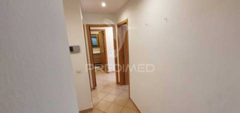 Apartamento t2 com piscina em condomínio fechado, alto do quintão