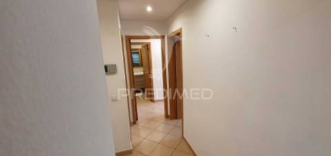 Apartamento t2 com piscina em condomínio fechado, alto do quintão