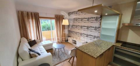 Apartamento t2 com piscina em condomínio fechado, alto do quintão