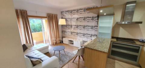 Apartamento t2 com piscina em condomínio fechado, alto do quintão