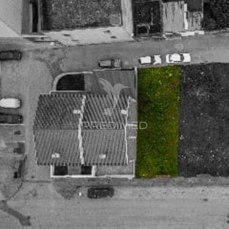 Lote de terreno urbano para moradia t3 com logradouro, garagem e possibilidade de piscina