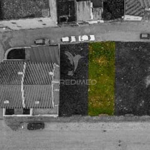 Lote de terreno urbano para moradia t4 com logradouro, garagem e possibilidade de piscina