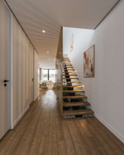 Moradia t5 com piscina a escassos metros da praia da madalena – vila nova de gaia