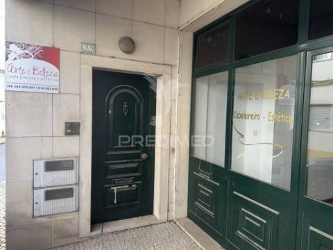 T3 com terraço e loja - arruda dos vinhos