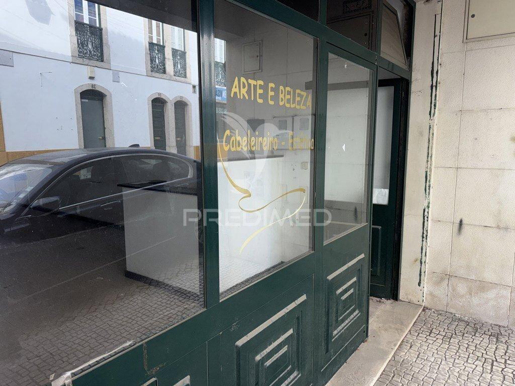 T3 com terraço e loja - arruda dos vinhos