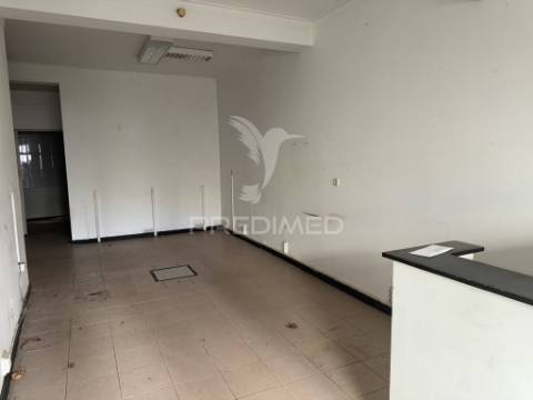 T3 com terraço e loja - arruda dos vinhos