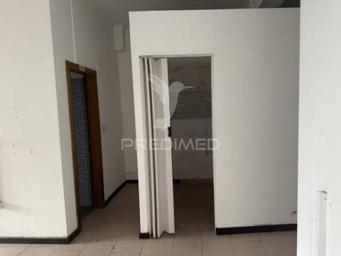 T3 com terraço e loja - arruda dos vinhos